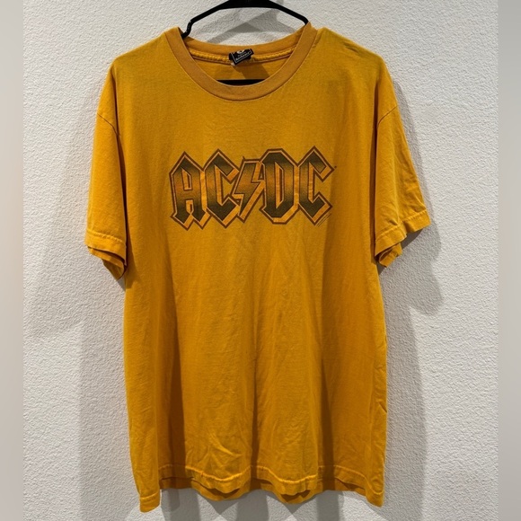 AC/DC Anthill Trading Authentic Rockware Yellow Band Short Sleeve Shirt Medium - Picture 1 of 13